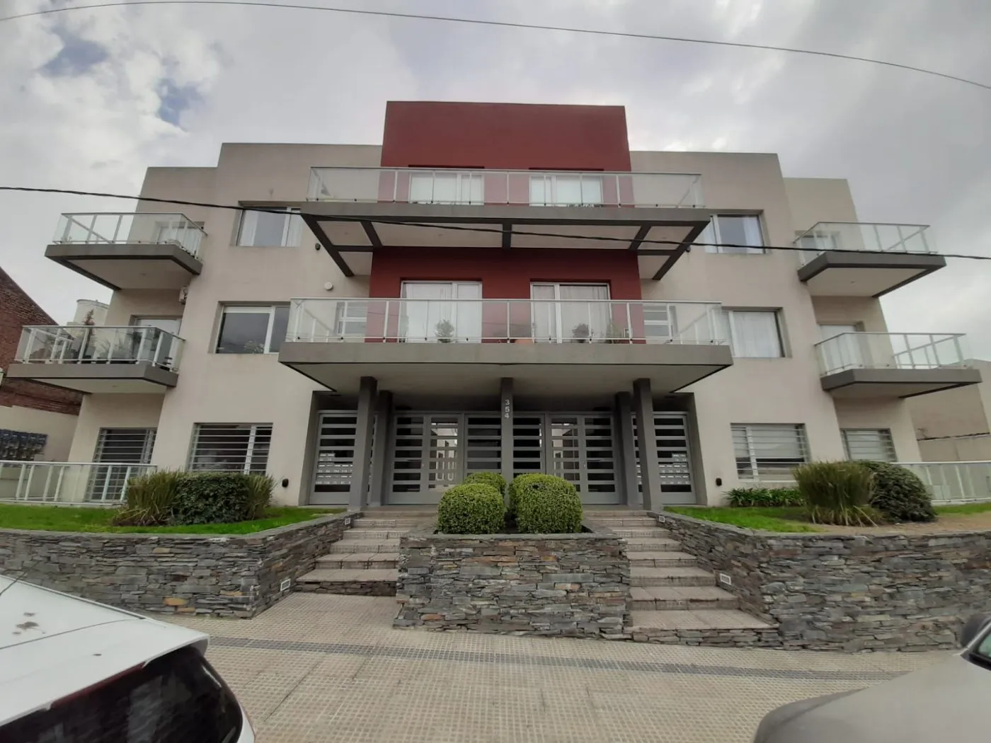 Juncal 300, Tandil